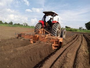 Filas montadas tractor Ridger arrastrado por tractor de la máquina 4 del plantador de la mandioca 8Ha/Day